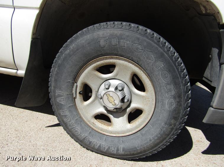 image for item DA3129 2002 Chevrolet Silverado 1500 pickup truck