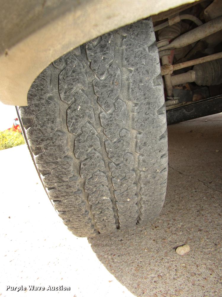 image for item DA3129 2002 Chevrolet Silverado 1500 pickup truck