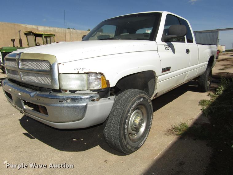 image for item DA3130 2001 Dodge Ram 2500 pickup truck