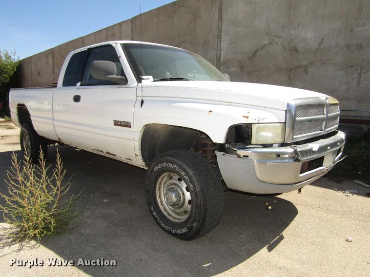 image for item DA3130 2001 Dodge Ram 2500 pickup truck