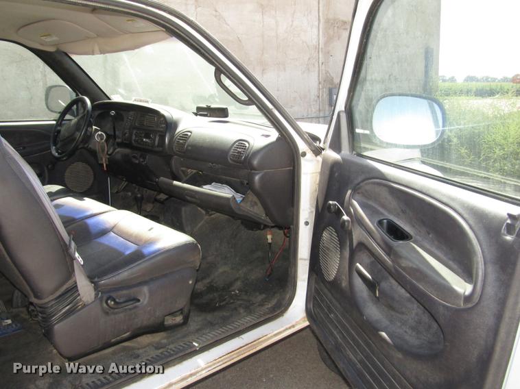 image for item DA3130 2001 Dodge Ram 2500 pickup truck