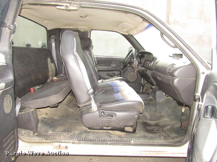 image for item DA3130 2001 Dodge Ram 2500 pickup truck