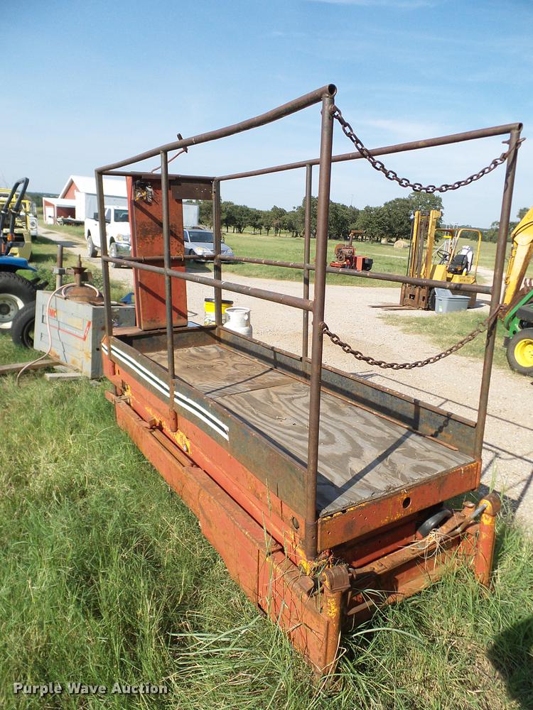 image for item DA6877 Pac-craft 116B SP Hefty Herman scissor lift