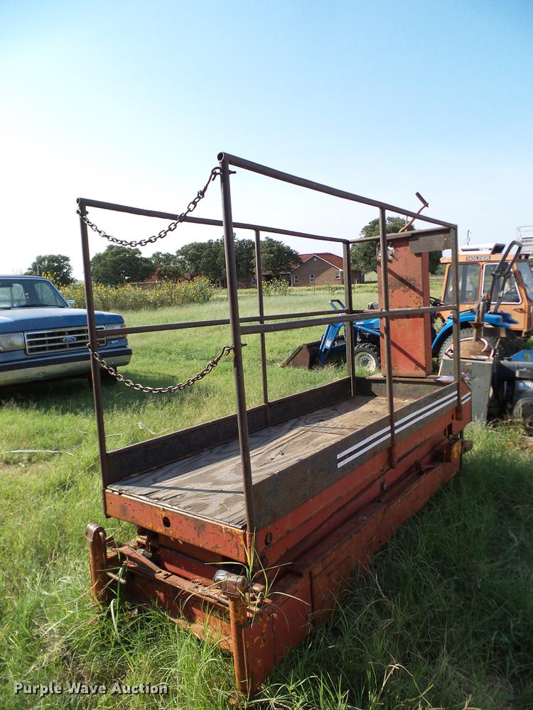 image for item DA6877 Pac-craft 116B SP Hefty Herman scissor lift