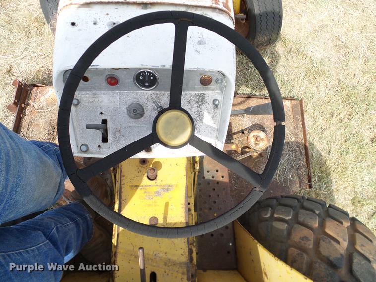 image for item DA6885 1972 Cub Cadet 154 Loboy tractor