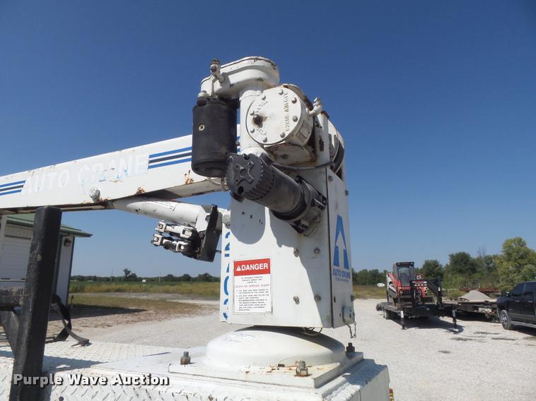 image for item DB6439 Turner Body 60.52.1T.FFSD utility bed with crane