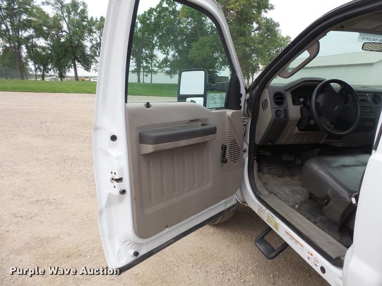 image for item DB8173 2009 Ford F550 Super Duty flatbed truck