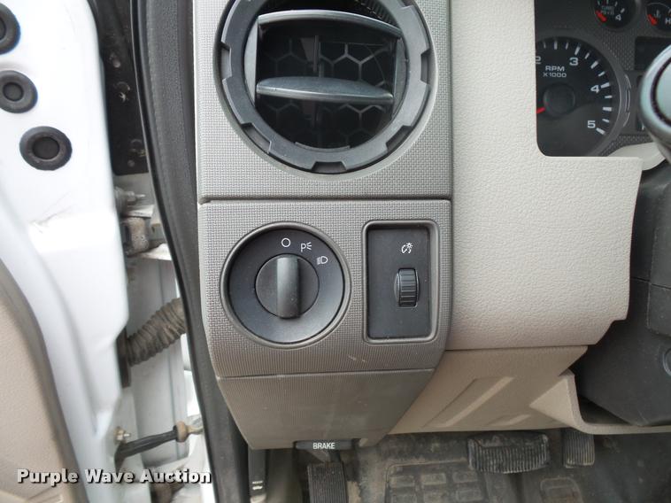 image for item DB8173 2009 Ford F550 Super Duty flatbed truck