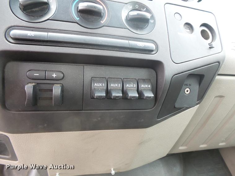 image for item DB8173 2009 Ford F550 Super Duty flatbed truck