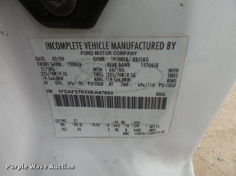 image for item DB8173 2009 Ford F550 Super Duty flatbed truck