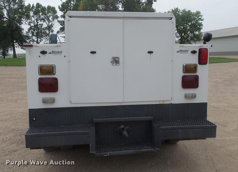 image for item DB8174 2001 Chevrolet C6500 service truck