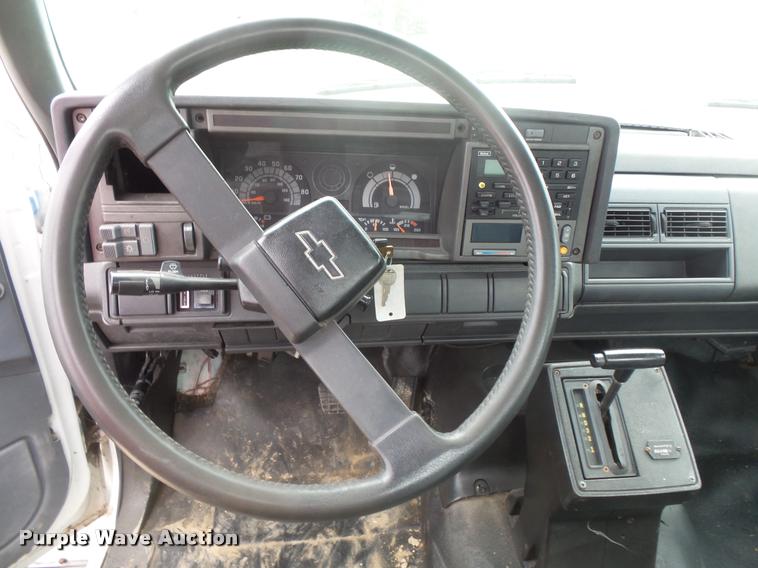 image for item DB8174 2001 Chevrolet C6500 service truck