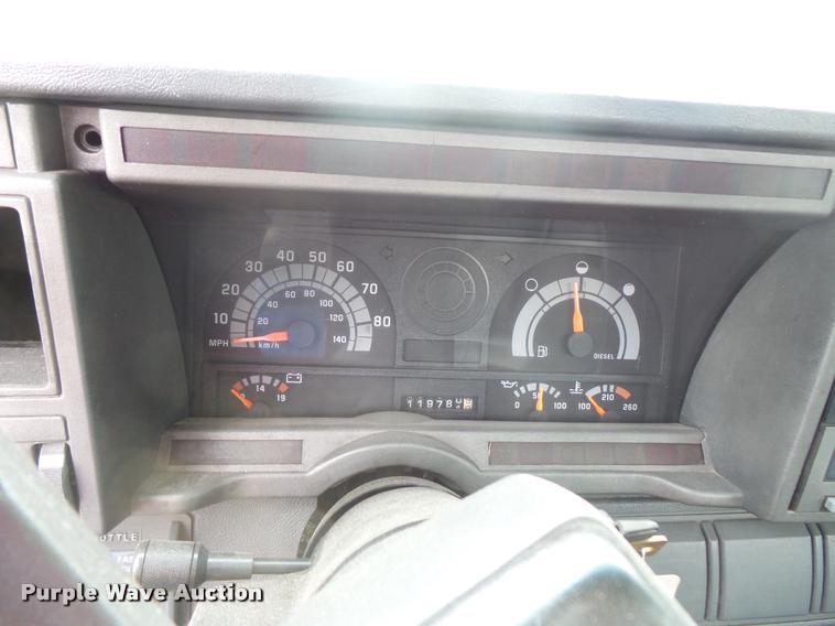 image for item DB8174 2001 Chevrolet C6500 service truck