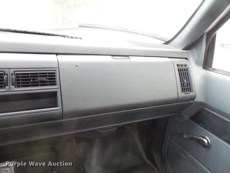 image for item DB8174 2001 Chevrolet C6500 service truck