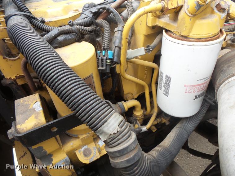 image for item DB8174 2001 Chevrolet C6500 service truck