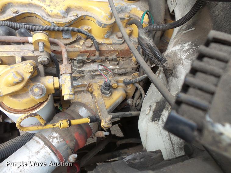 image for item DB8174 2001 Chevrolet C6500 service truck