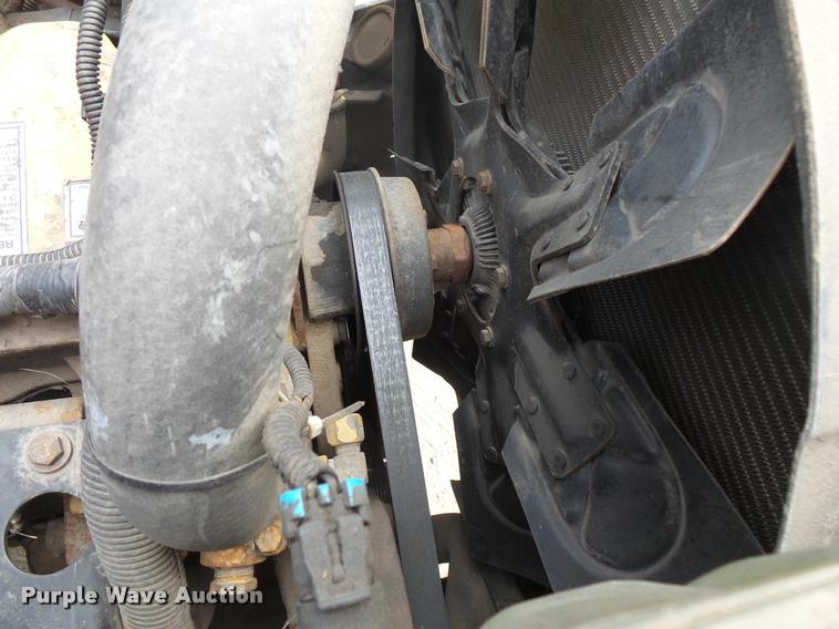 image for item DB8174 2001 Chevrolet C6500 service truck