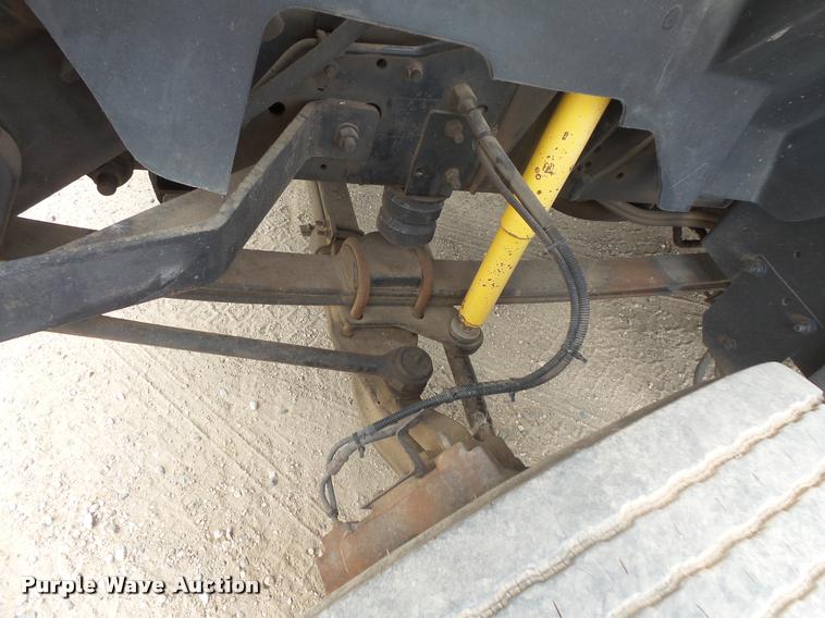 image for item DB8174 2001 Chevrolet C6500 service truck