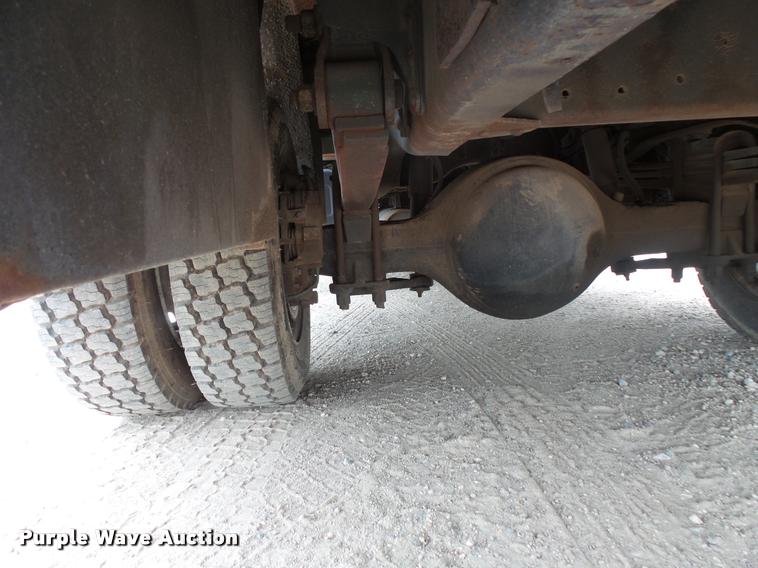 image for item DB8174 2001 Chevrolet C6500 service truck