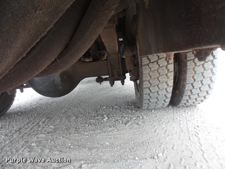 image for item DB8174 2001 Chevrolet C6500 service truck