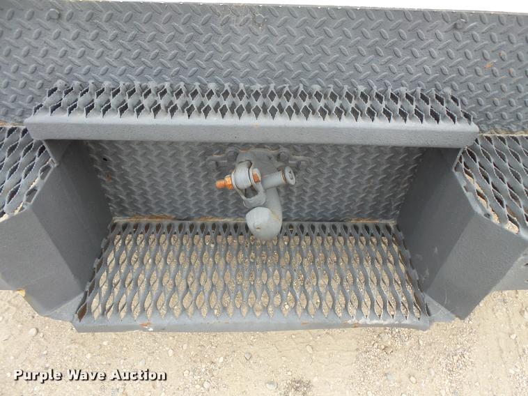 image for item DB8174 2001 Chevrolet C6500 service truck