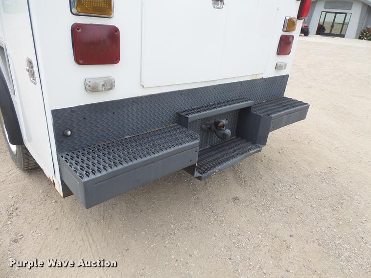 image for item DB8174 2001 Chevrolet C6500 service truck