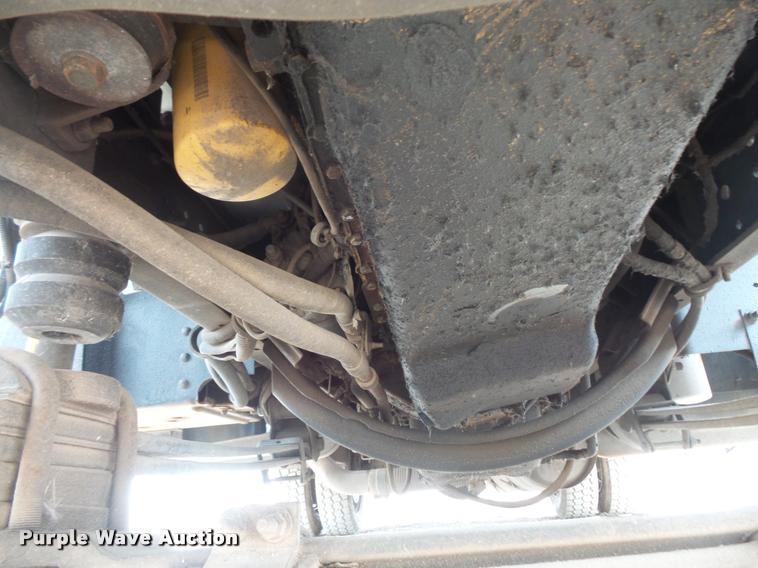 image for item DB8174 2001 Chevrolet C6500 service truck