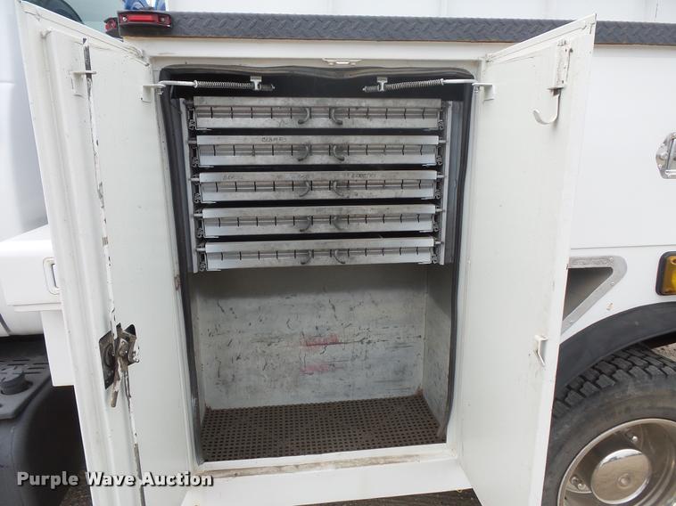 image for item DB8174 2001 Chevrolet C6500 service truck