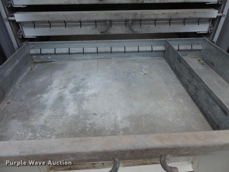 image for item DB8174 2001 Chevrolet C6500 service truck