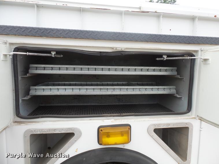 image for item DB8174 2001 Chevrolet C6500 service truck