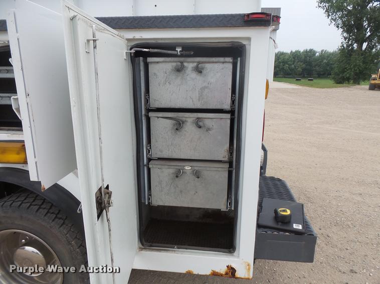 image for item DB8174 2001 Chevrolet C6500 service truck