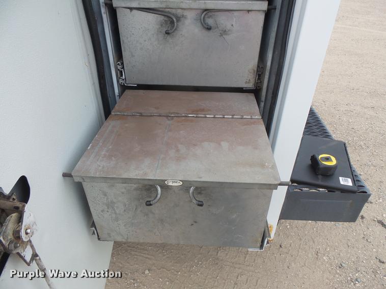 image for item DB8174 2001 Chevrolet C6500 service truck