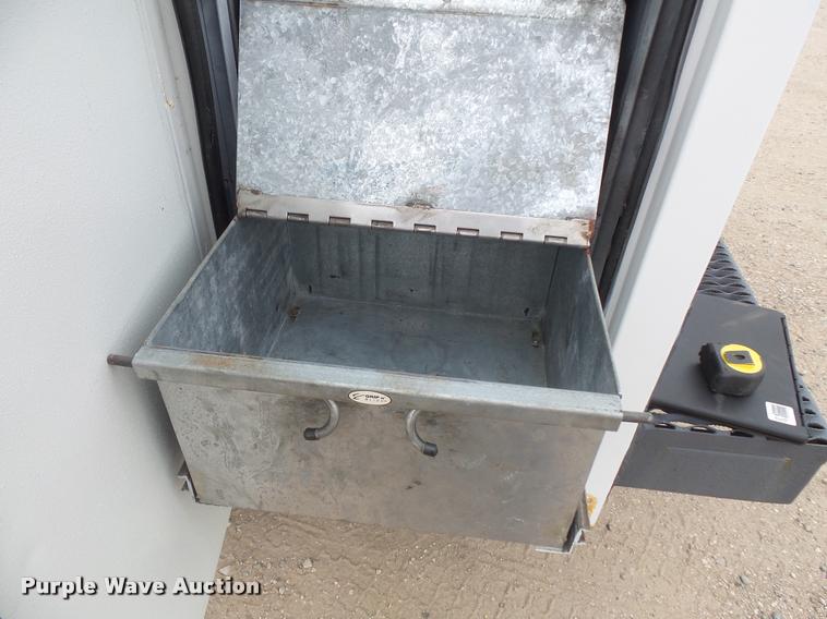 image for item DB8174 2001 Chevrolet C6500 service truck