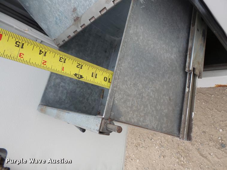 image for item DB8174 2001 Chevrolet C6500 service truck