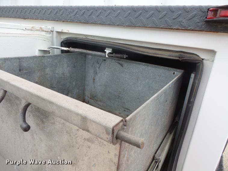 image for item DB8174 2001 Chevrolet C6500 service truck