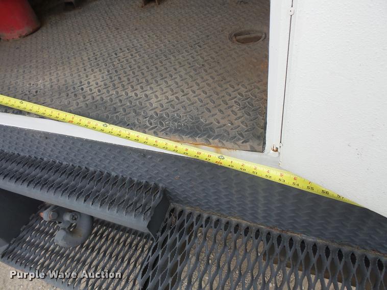 image for item DB8174 2001 Chevrolet C6500 service truck