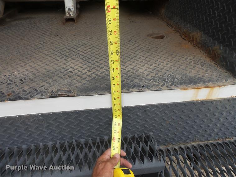 image for item DB8174 2001 Chevrolet C6500 service truck