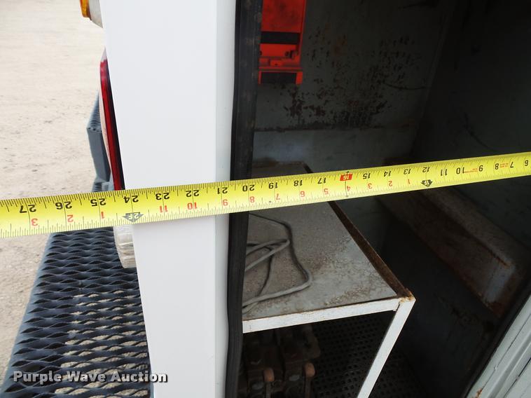 image for item DB8174 2001 Chevrolet C6500 service truck