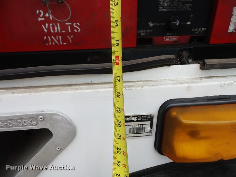 image for item DB8174 2001 Chevrolet C6500 service truck