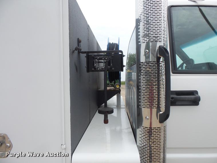 image for item DB8174 2001 Chevrolet C6500 service truck