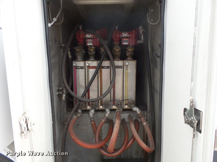 image for item DB8174 2001 Chevrolet C6500 service truck