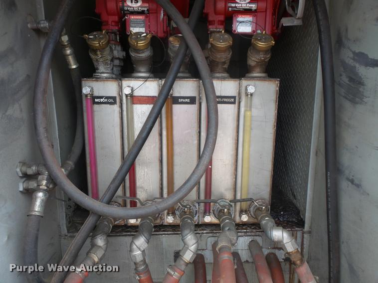 image for item DB8174 2001 Chevrolet C6500 service truck