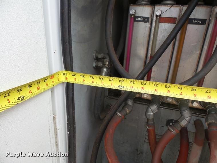 image for item DB8174 2001 Chevrolet C6500 service truck