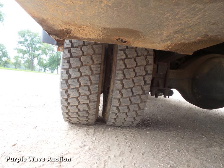 image for item DB8174 2001 Chevrolet C6500 service truck