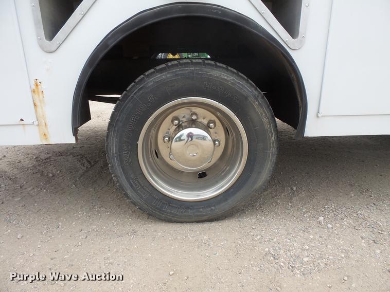 image for item DB8174 2001 Chevrolet C6500 service truck