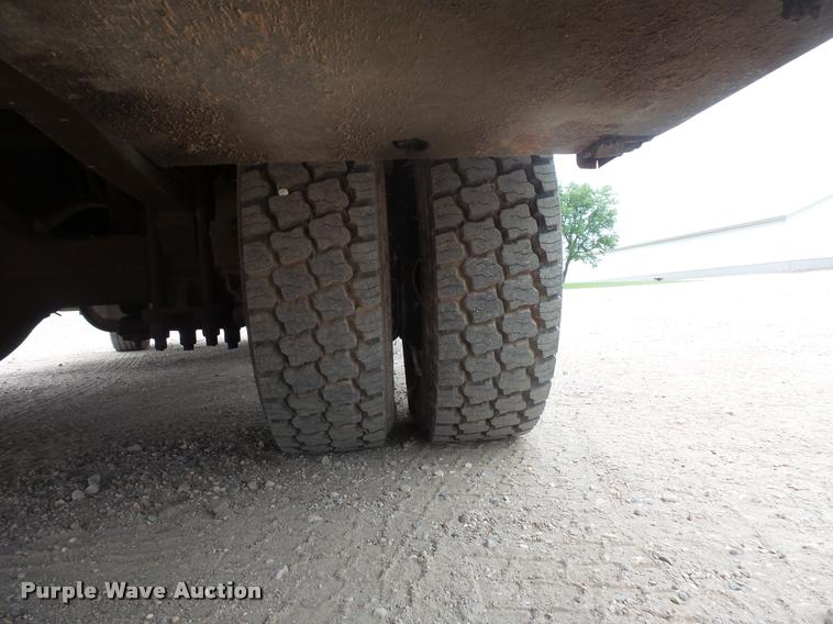 image for item DB8174 2001 Chevrolet C6500 service truck