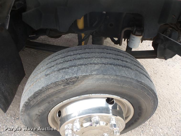 image for item DB8174 2001 Chevrolet C6500 service truck