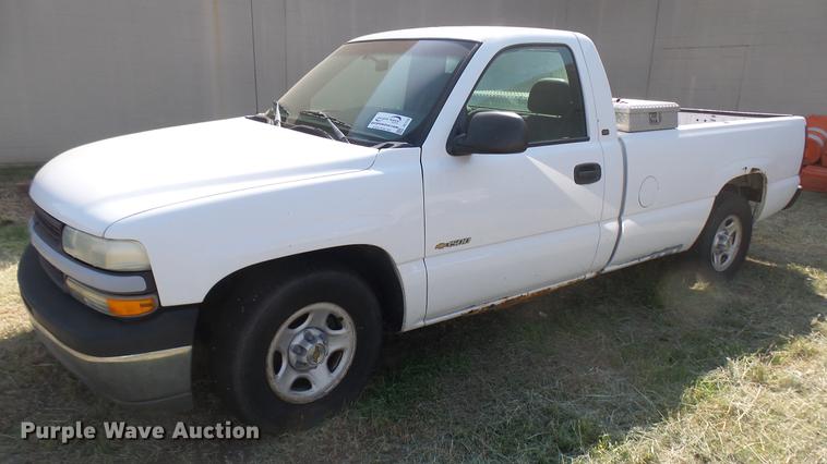 image for item DC1752 2002 Chevrolet Silverado 1500 pickup truck