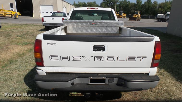 image for item DC1752 2002 Chevrolet Silverado 1500 pickup truck
