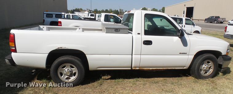 image for item DC1752 2002 Chevrolet Silverado 1500 pickup truck